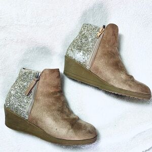 ✨ Report Girls Glitter Wedge Booties – Size 4 👢💫